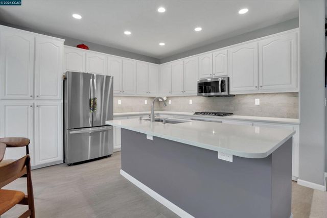 120 Mont St Michel Way, Martinez, CA 94553