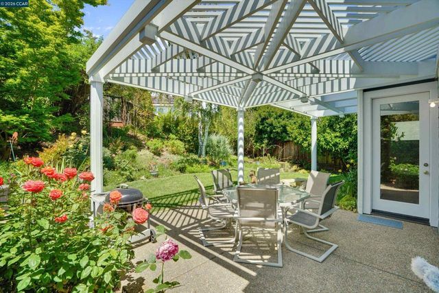 120 Mont St Michel Way, Martinez, CA 94553