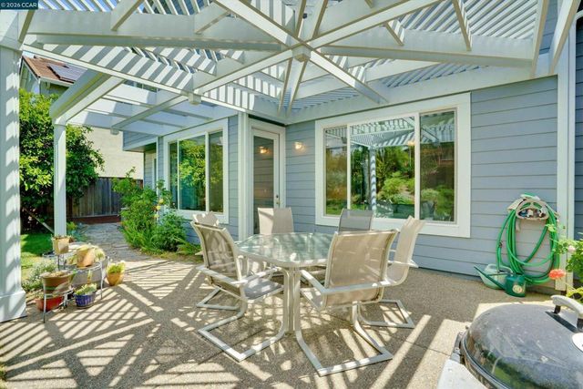120 Mont St Michel Way, Martinez, CA 94553