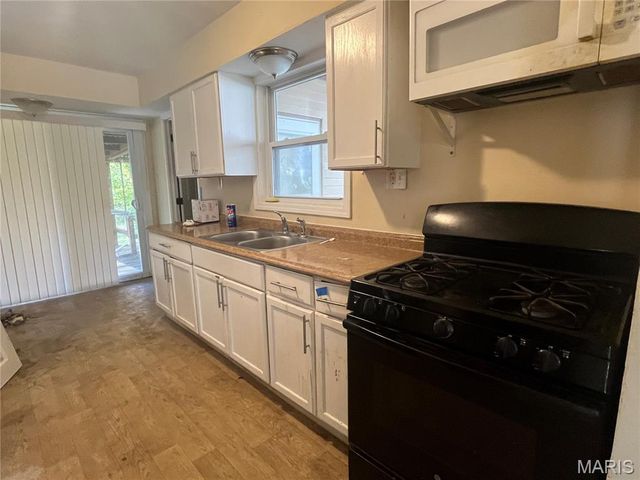 10125 Crown Point Drive, Unincorporated, MO 63136