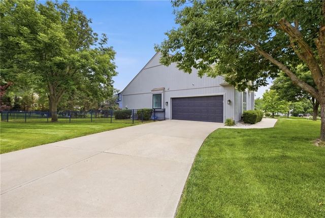 3345 W 143rd Terrace, Overland Park, KS 66224