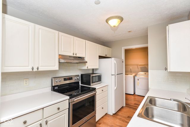 8820 Yardley Court 205, Indianapolis, IN 46268