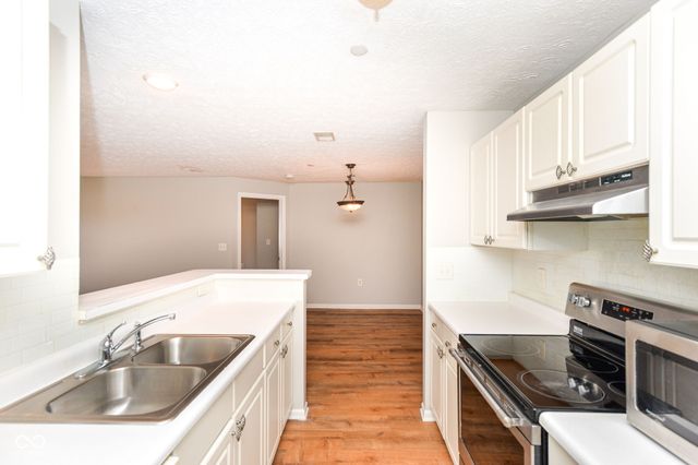 8820 Yardley Court 205, Indianapolis, IN 46268