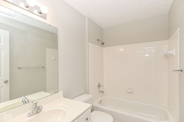 8820 Yardley Court 205, Indianapolis, IN 46268