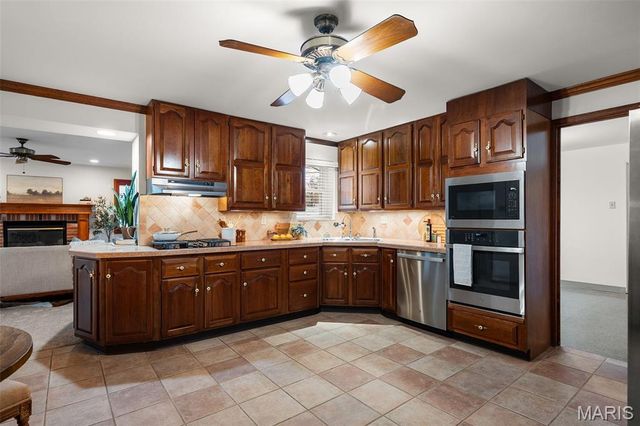 435 Hampshire Court, Webster Groves, MO 63119