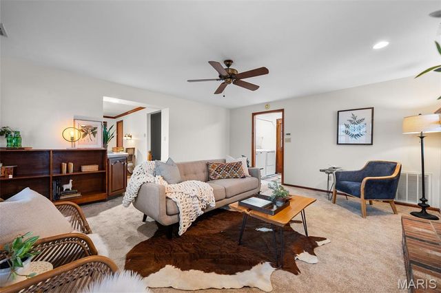 435 Hampshire Court, Webster Groves, MO 63119