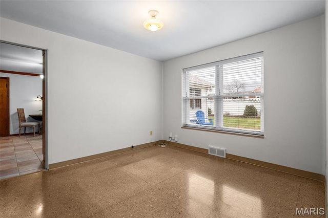 435 Hampshire Court, Webster Groves, MO 63119