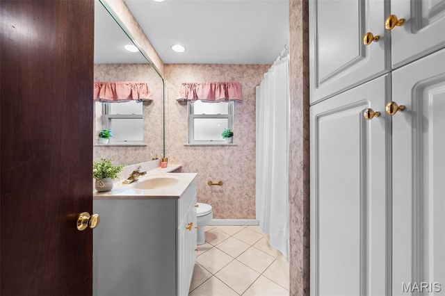 435 Hampshire Court, Webster Groves, MO 63119