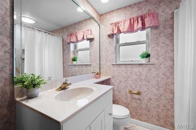 435 Hampshire Court, Webster Groves, MO 63119