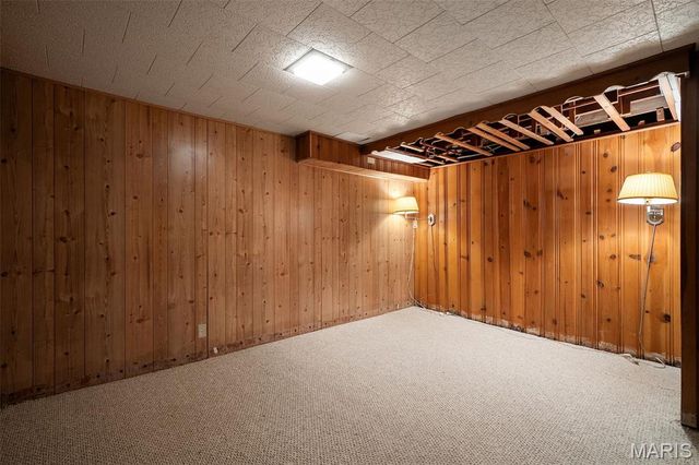 435 Hampshire Court, Webster Groves, MO 63119