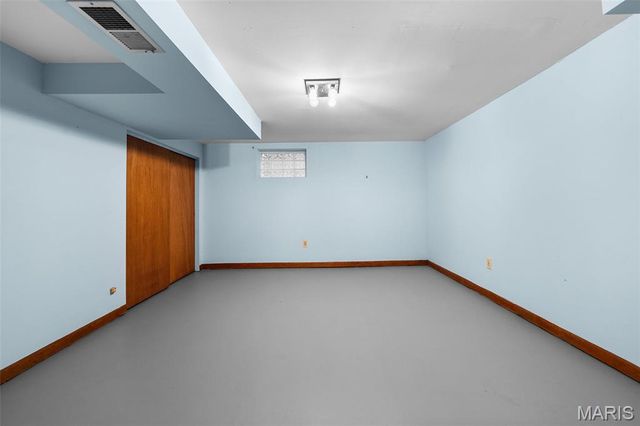 435 Hampshire Court, Webster Groves, MO 63119