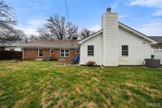 435 Hampshire Court, Webster Groves, MO 63119