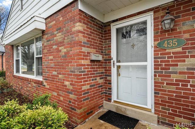 435 Hampshire Court, Webster Groves, MO 63119