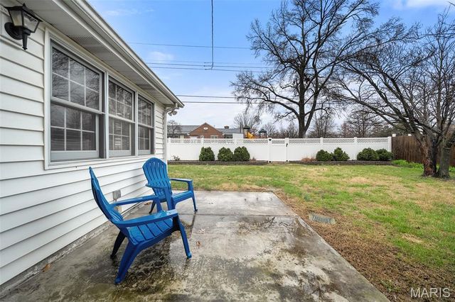 435 Hampshire Court, Webster Groves, MO 63119