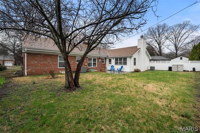 435 Hampshire Court, Webster Groves, MO 63119