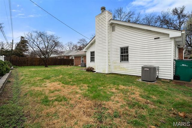 435 Hampshire Court, Webster Groves, MO 63119