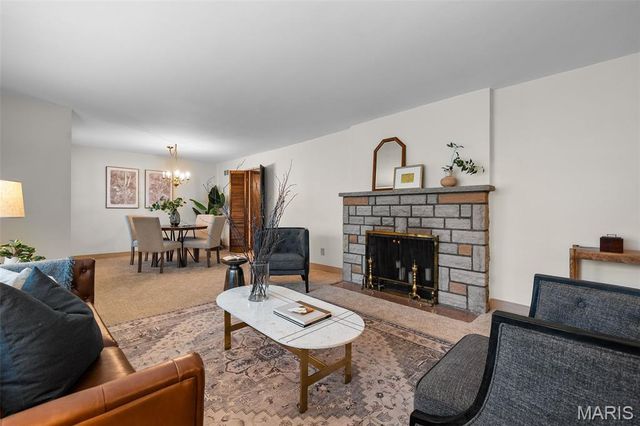 435 Hampshire Court, Webster Groves, MO 63119