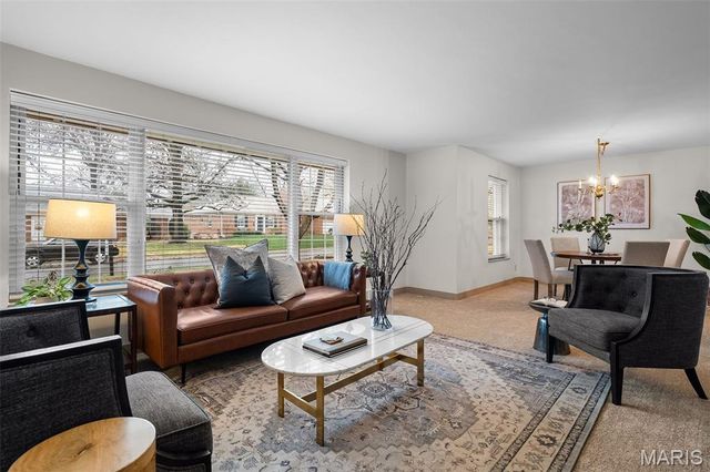 435 Hampshire Court, Webster Groves, MO 63119