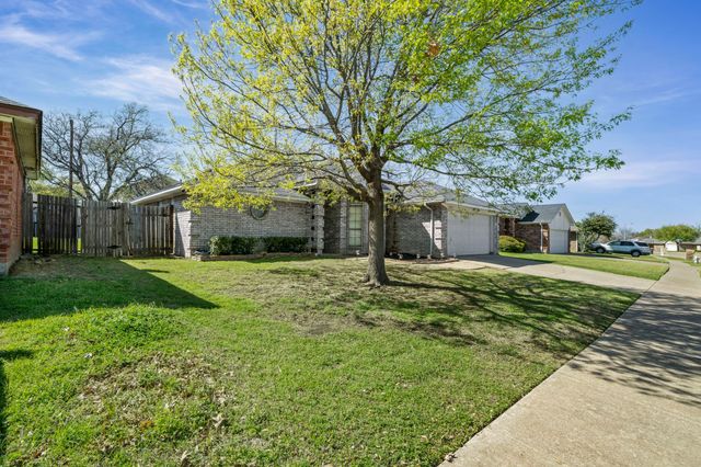 6712 Running Creek Drive, Arlington, TX 76001