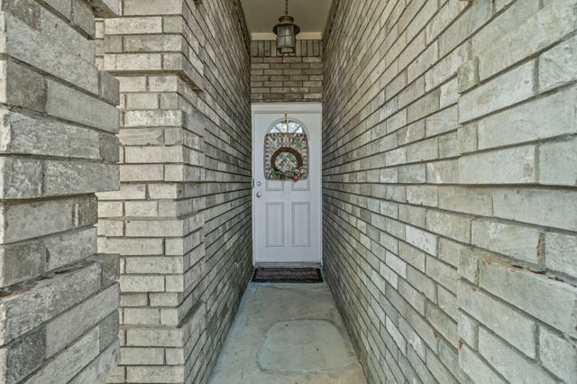 6712 Running Creek Drive, Arlington, TX 76001