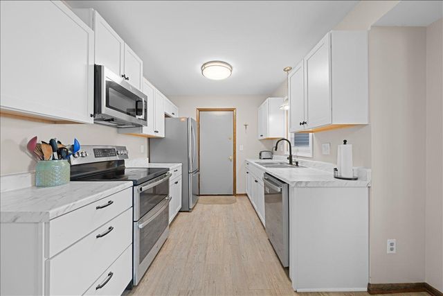 16263 Fishing Way W, Rosemount, MN 55068