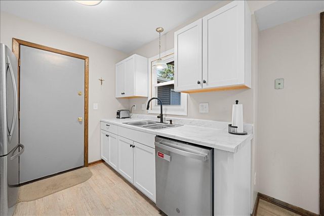 16263 Fishing Way W, Rosemount, MN 55068