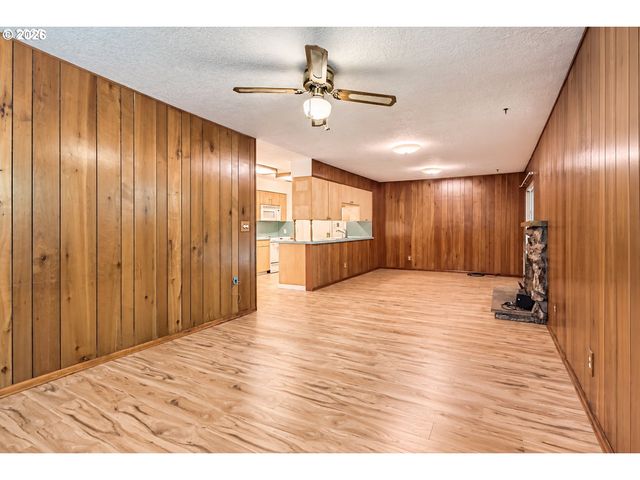 9832 N VAN HOUTEN Ave, Portland, OR 97203