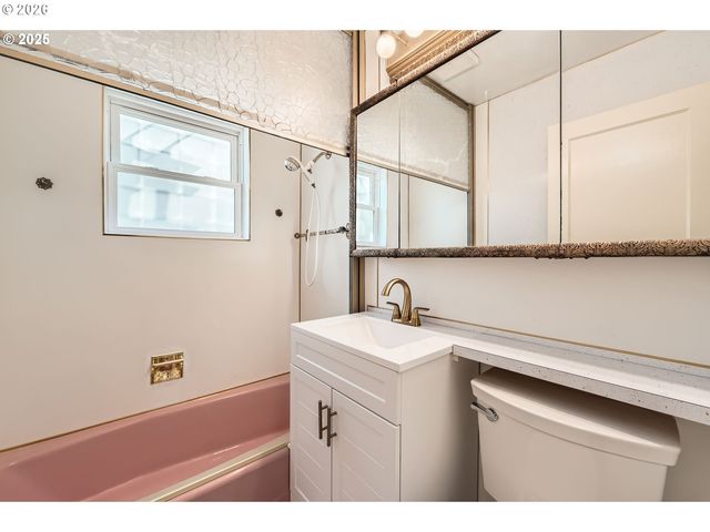 9832 N VAN HOUTEN Ave, Portland, OR 97203