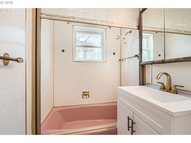 9832 N VAN HOUTEN Ave, Portland, OR 97203