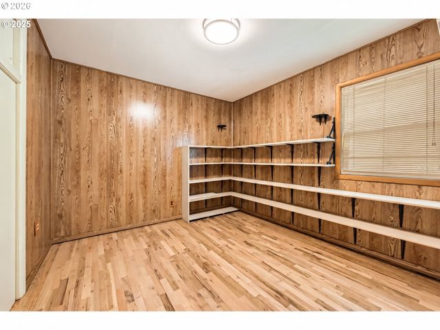 9832 N VAN HOUTEN Ave, Portland, OR 97203
