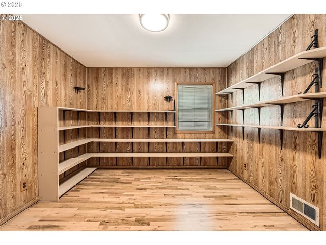 9832 N VAN HOUTEN Ave, Portland, OR 97203
