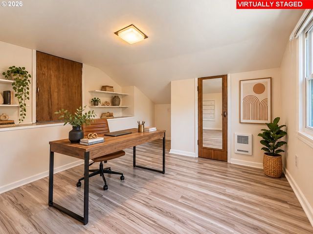 9832 N VAN HOUTEN Ave, Portland, OR 97203