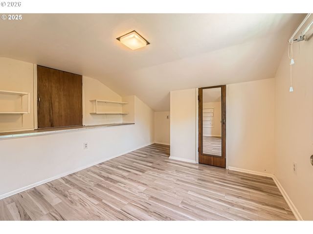 9832 N VAN HOUTEN Ave, Portland, OR 97203