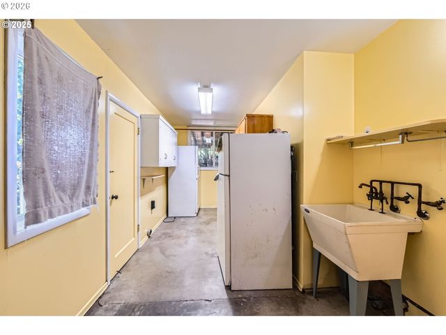 9832 N VAN HOUTEN Ave, Portland, OR 97203