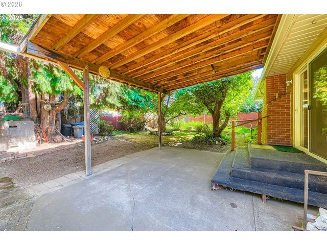 9832 N VAN HOUTEN Ave, Portland, OR 97203