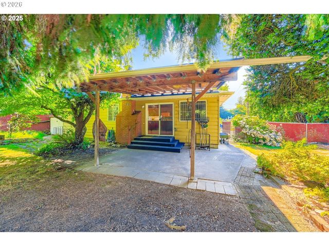 9832 N VAN HOUTEN Ave, Portland, OR 97203