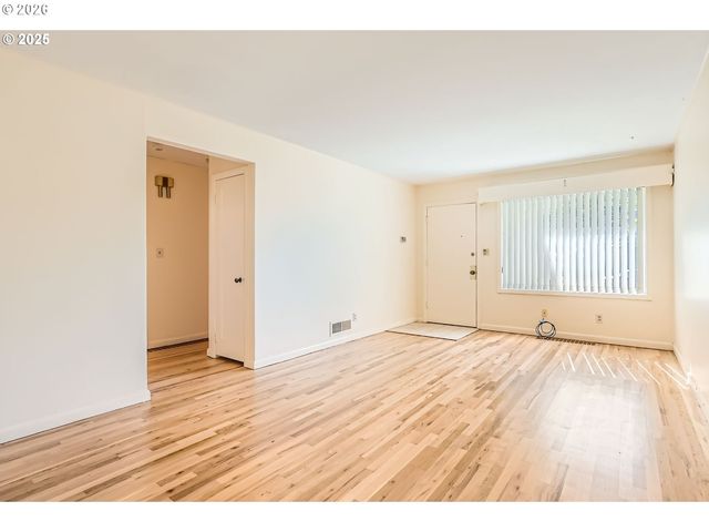 9832 N VAN HOUTEN Ave, Portland, OR 97203