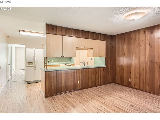 9832 N VAN HOUTEN Ave, Portland, OR 97203