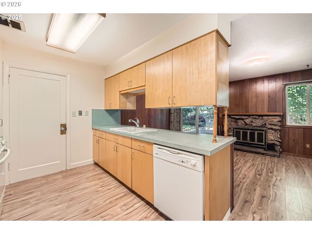 9832 N VAN HOUTEN Ave, Portland, OR 97203