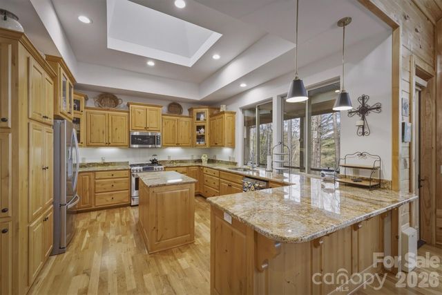 2224 W Paradise Harbor Drive, Connelly Springs, NC 28612