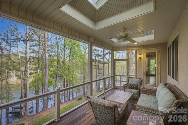 2224 W Paradise Harbor Drive, Connelly Springs, NC 28612
