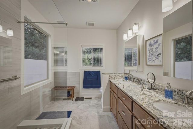 2224 W Paradise Harbor Drive, Connelly Springs, NC 28612