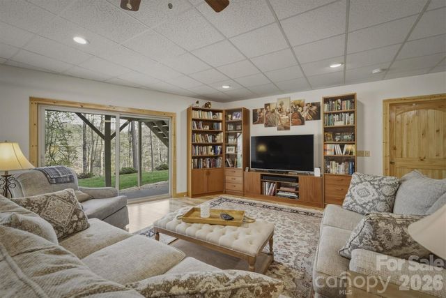 2224 W Paradise Harbor Drive, Connelly Springs, NC 28612