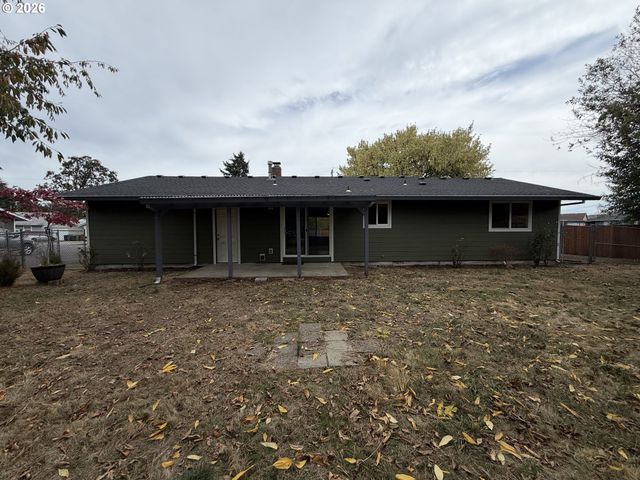 555 MATZEN St, St Helens, OR 97051