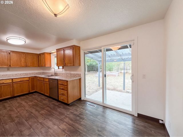 555 MATZEN St, St Helens, OR 97051