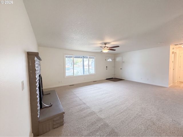 555 MATZEN St, St Helens, OR 97051