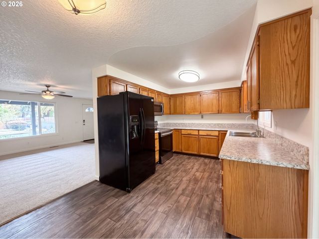 555 MATZEN St, St Helens, OR 97051