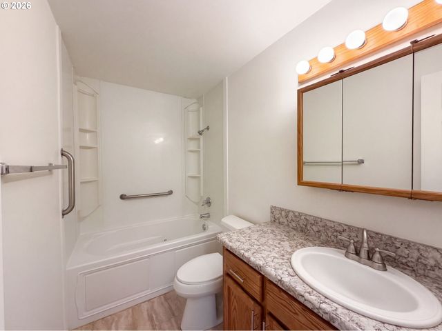 555 MATZEN St, St Helens, OR 97051
