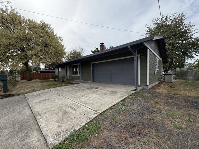 555 MATZEN St, St Helens, OR 97051