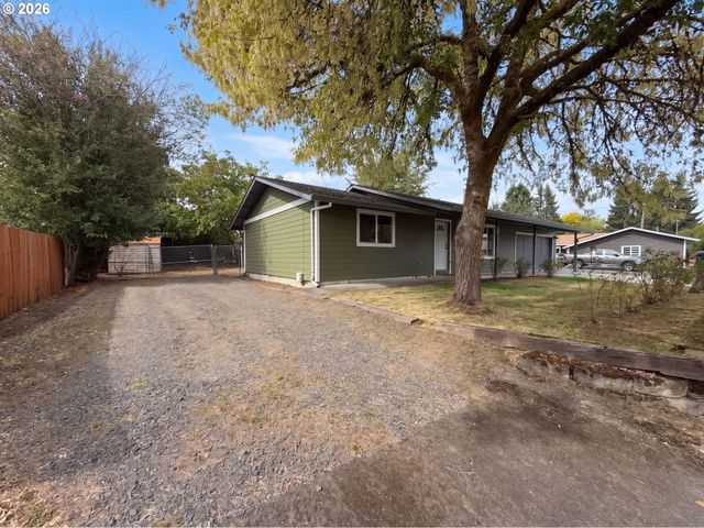 555 MATZEN St, St Helens, OR 97051